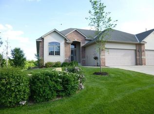 10124 Chestnut Cir N, Brooklyn Park, MN 55443