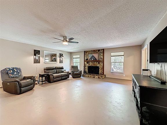 2nd image of 24350 Lanark Rd