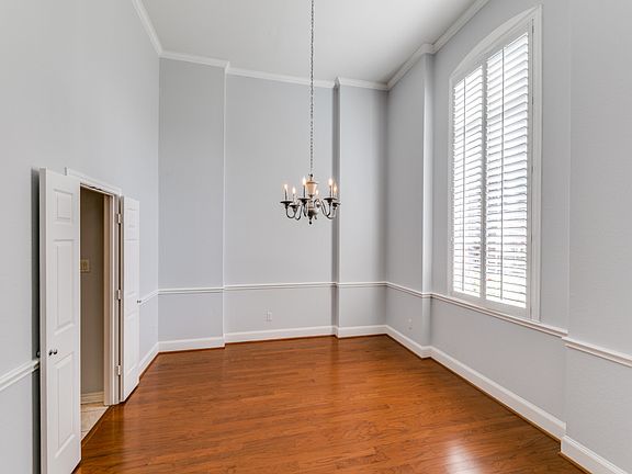4th image of 2721 Millwood Dr