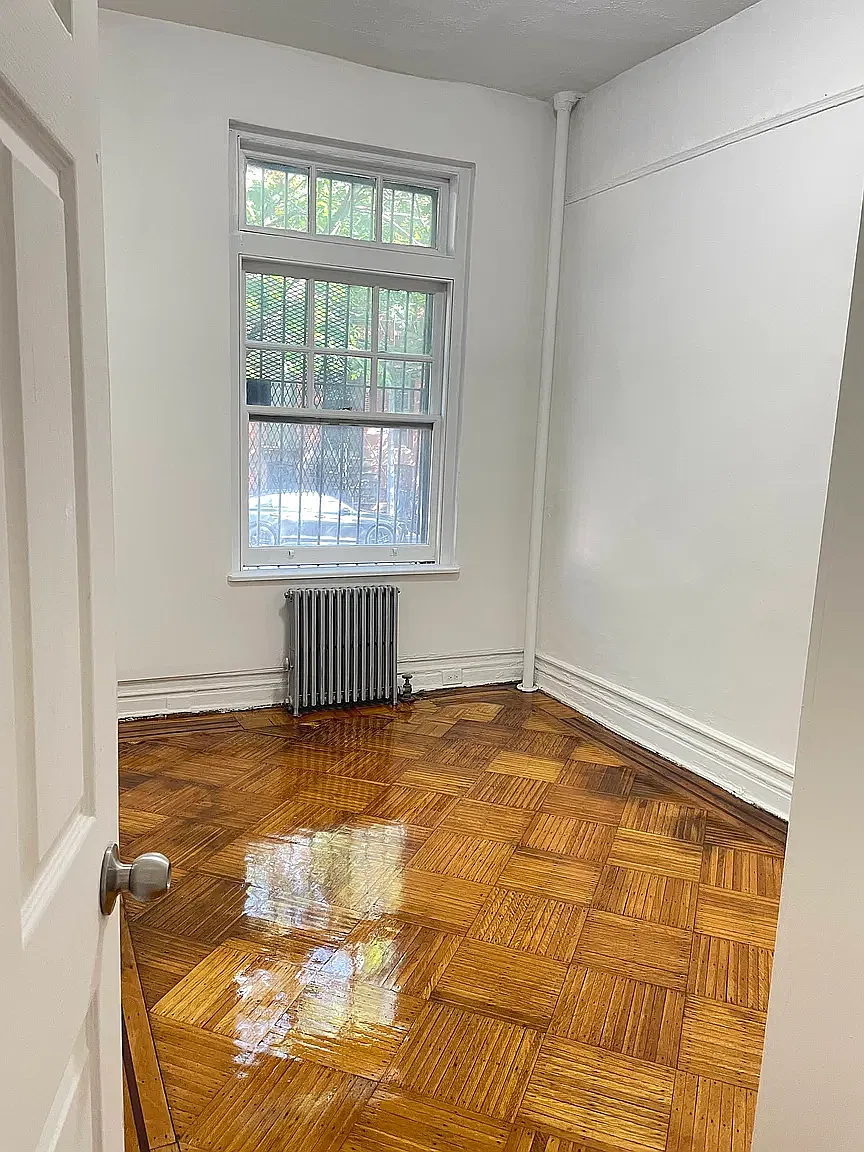 150 Street James's Place — Photo 4