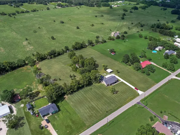 302 County Road 3320, Greenville, TX 75402