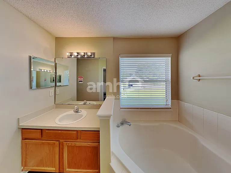 11134 Lauren Oak Ln — Photo 10
