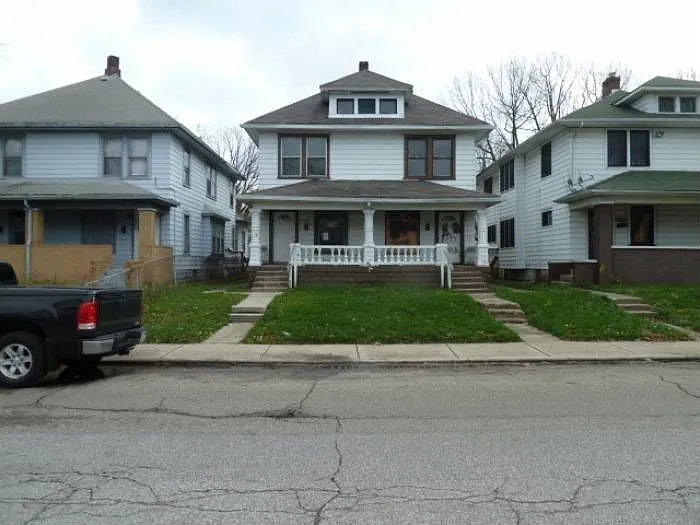 1129 N Dearborn St photo 1