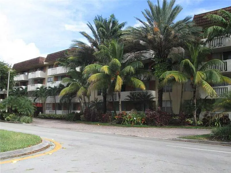 2 bed, 954 sqft, $2,150 — Photo 2
