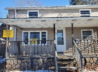 283 12th St #A, Rainelle, WV 25962