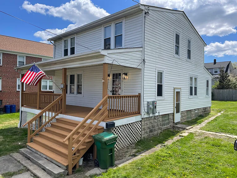 1231 Stevens Ave — Photo 1