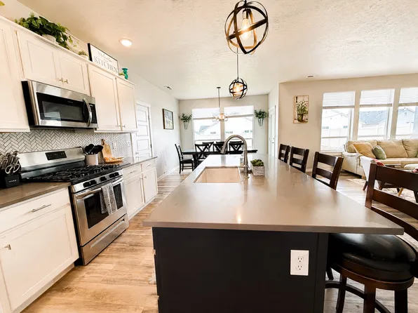 5140 E Sylvan Hart Dr, Nampa, ID 83687
