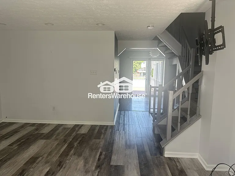 6 Hobb Ct — Photo 3