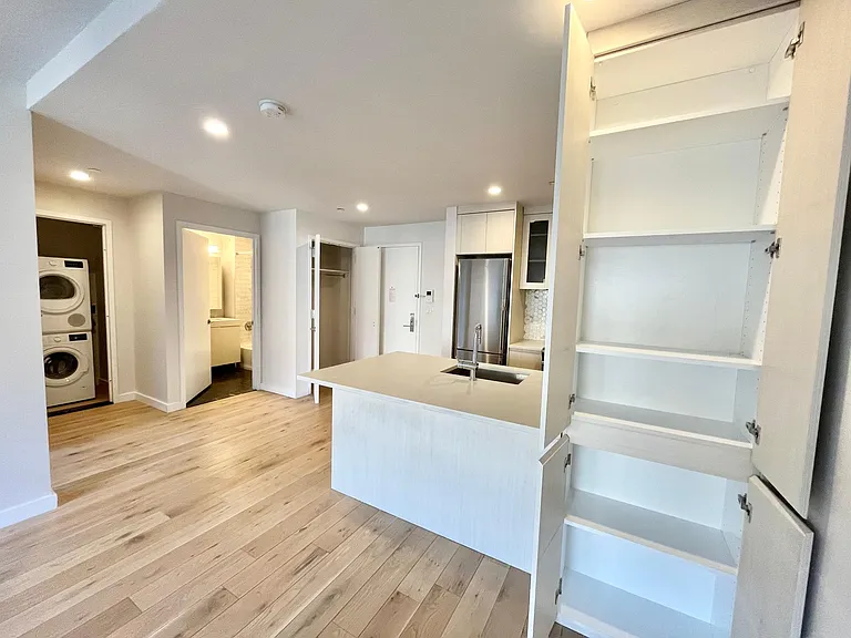 555 Waverly Ave #3G — Photo 8