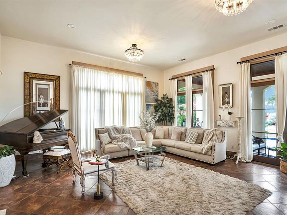 3rd image of 601 Strada Luca