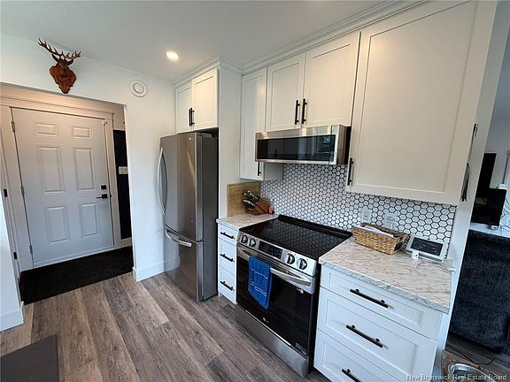 4th image of 104 Squires St