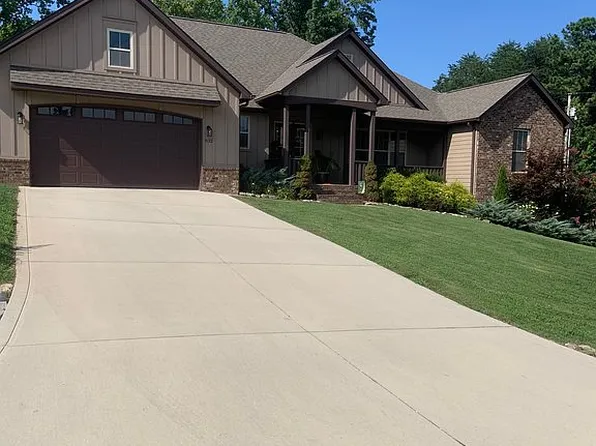832 Holland Dr, Cookeville, TN 38506
