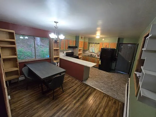 Building Photo - 1326 Hillside Dr