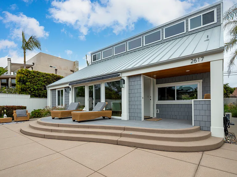 Welcome to your Del Mar Beach Colony vacation home! Right across the street from the beach at 26th Street!