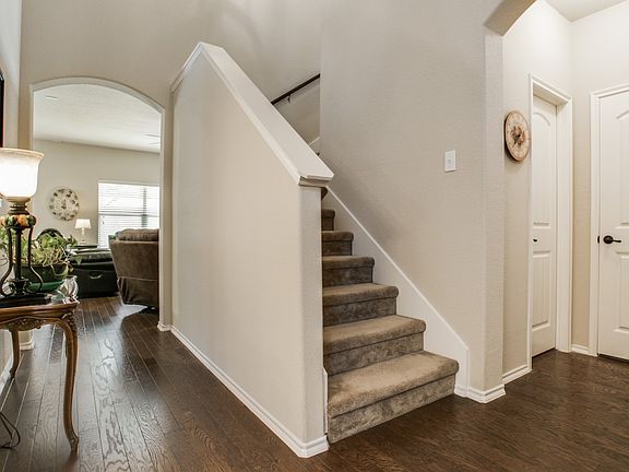 2nd image of 718 Fannin Dr