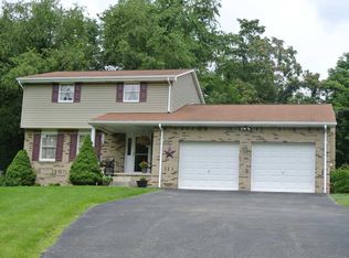 75 Valleyview Rd, Scenery Hill, PA 15360