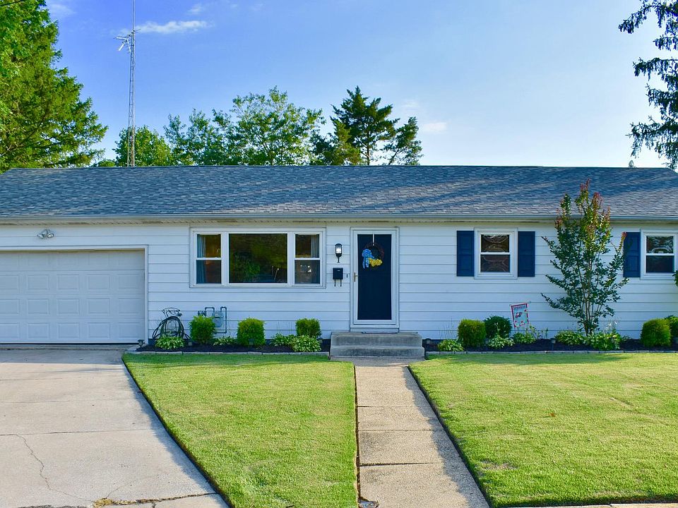 1st image of 1 Mulford Ct