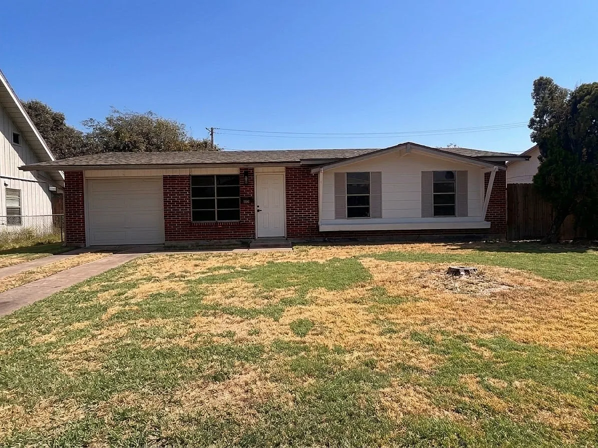 3 bed, 962 sqft, $1,475 — Photo 1