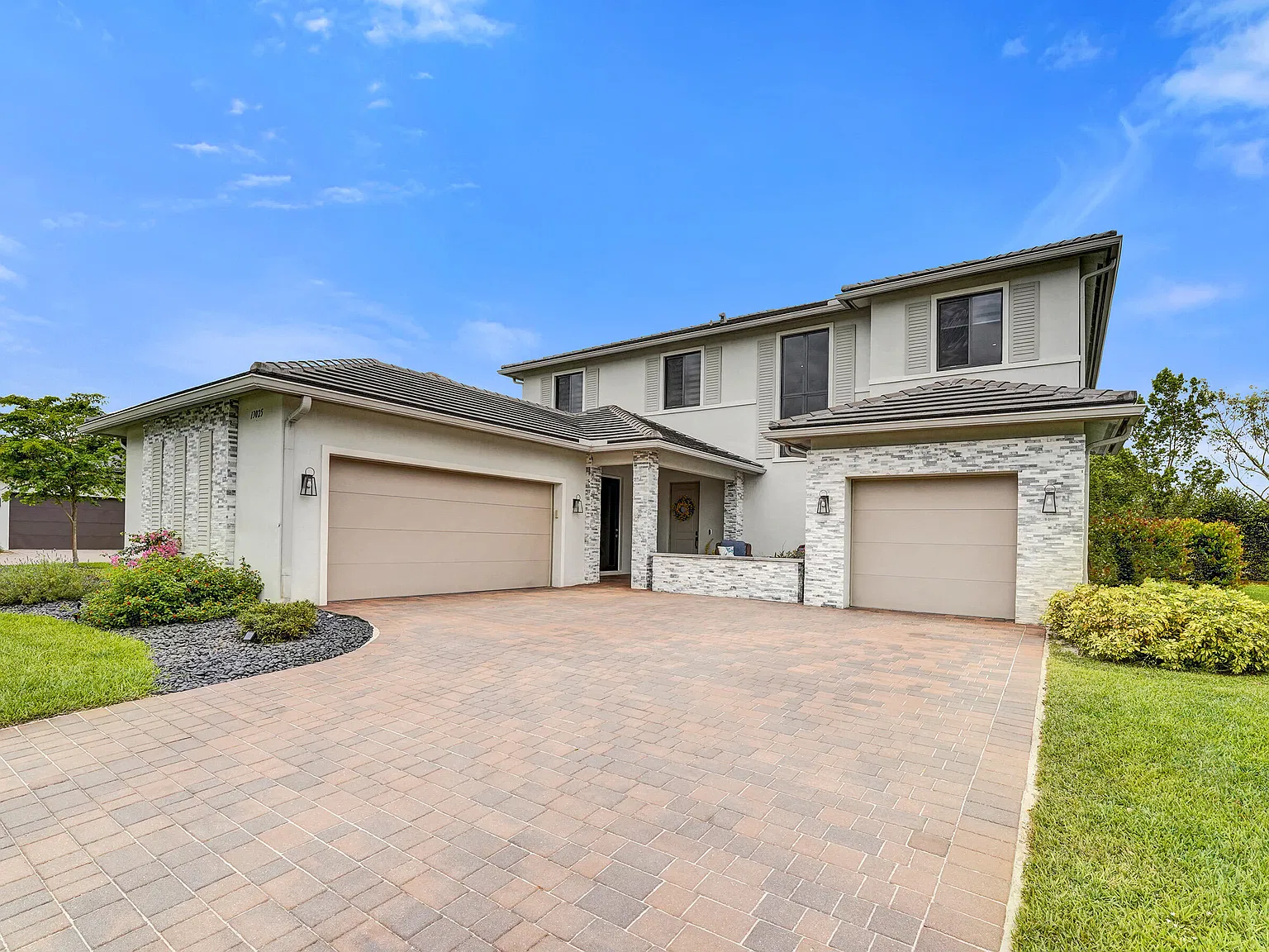 6 bed, 5.0 bath, 3908 sqft, $10,000 — Photo 1