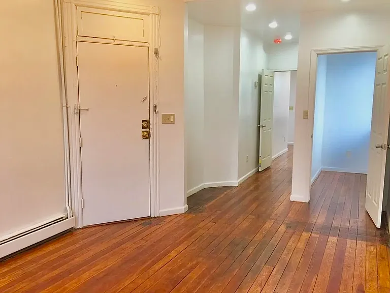 319 8th St #5R — Photo 6