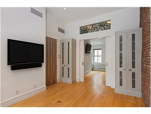 Rented by Douglas Elliman | media 16