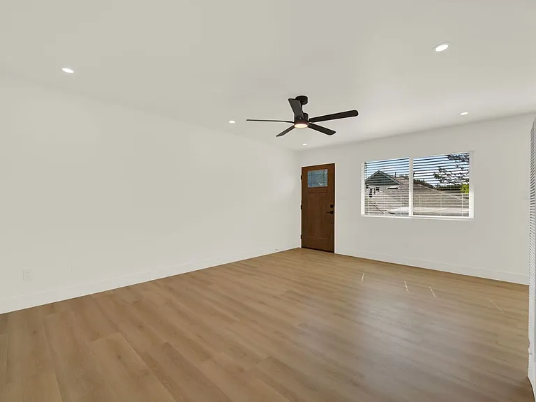 610 Military E — Photo 2
