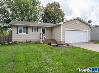 3273 Pleasant Dr, Bettendorf, IA 52722