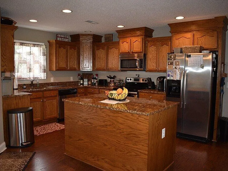 3950 Cantle Dr — Photo 3