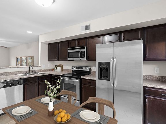 4th image of 150 Fairview Ln #100-103