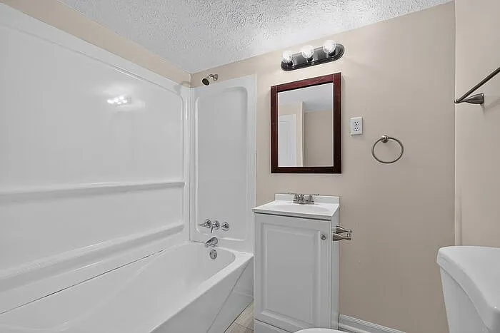 39 N Catherwood Ave — Photo 15