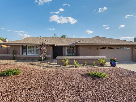2nd image of 5039 E Paradise Ln