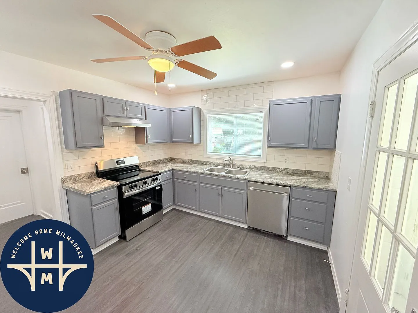 3 bed, 1.0 bath, 1274 sqft, $1,598 — Photo 2