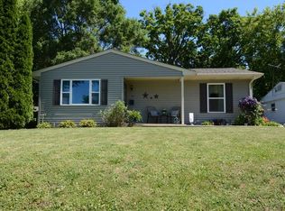 18 Sparrow Rd, Carpentersville, IL 60110