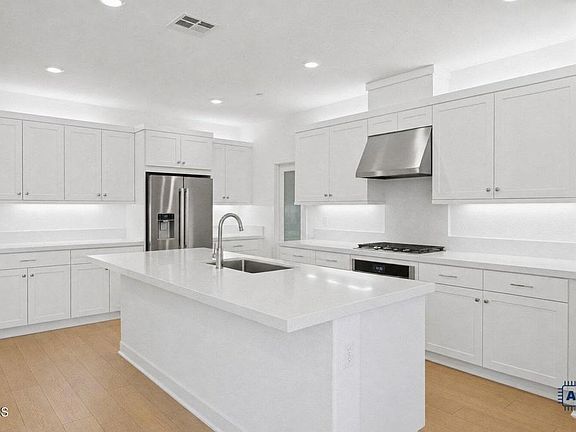 4th image of 409 Snowdrop Ln