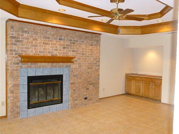5th image of 323 Dogwood Dr
