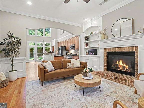 5th image of 6118 Narcissa Pl