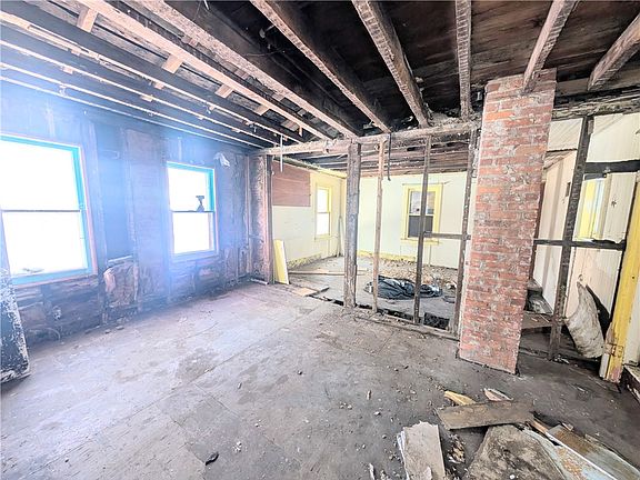 5th image of 77 Heidelberg St