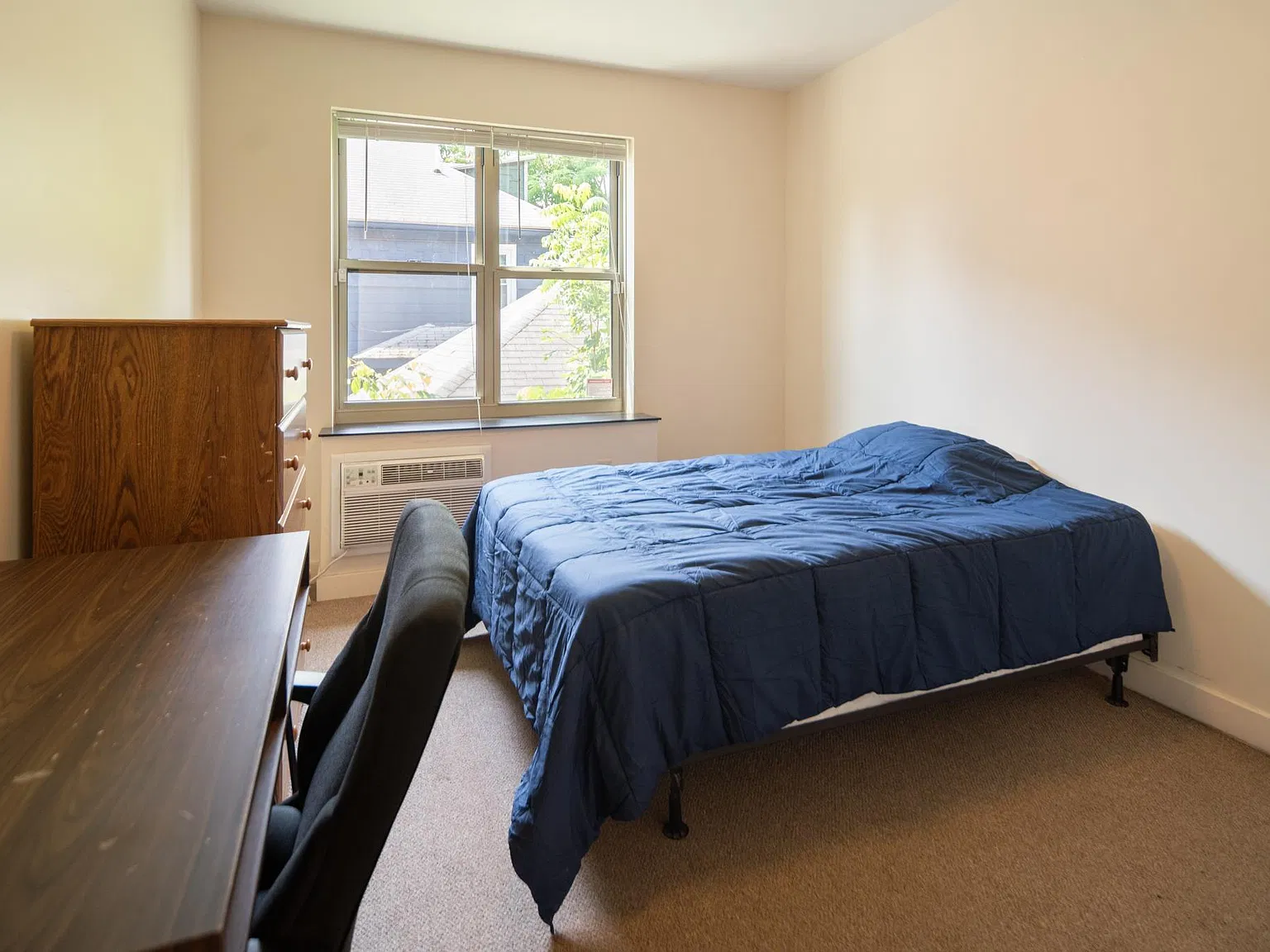6 bed, 1628 sqft, $1,425 — Photo 1