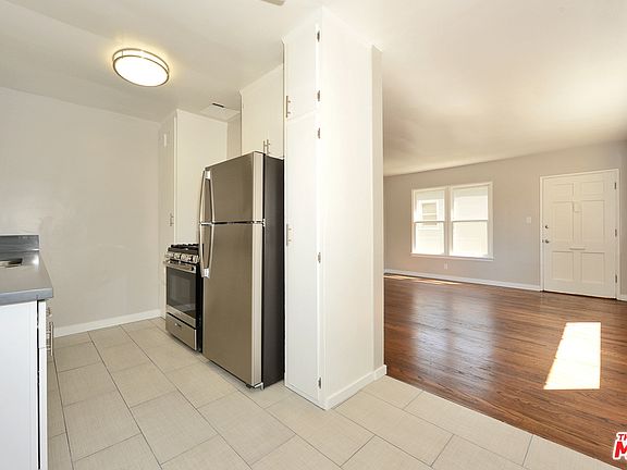 5th image of 3792 Ashwood Ave
