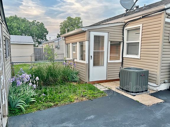 4th image of 3139 Saint David Ln