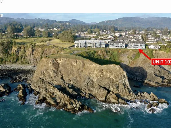 1303 Moore St Unit 102, Brookings, OR 97415