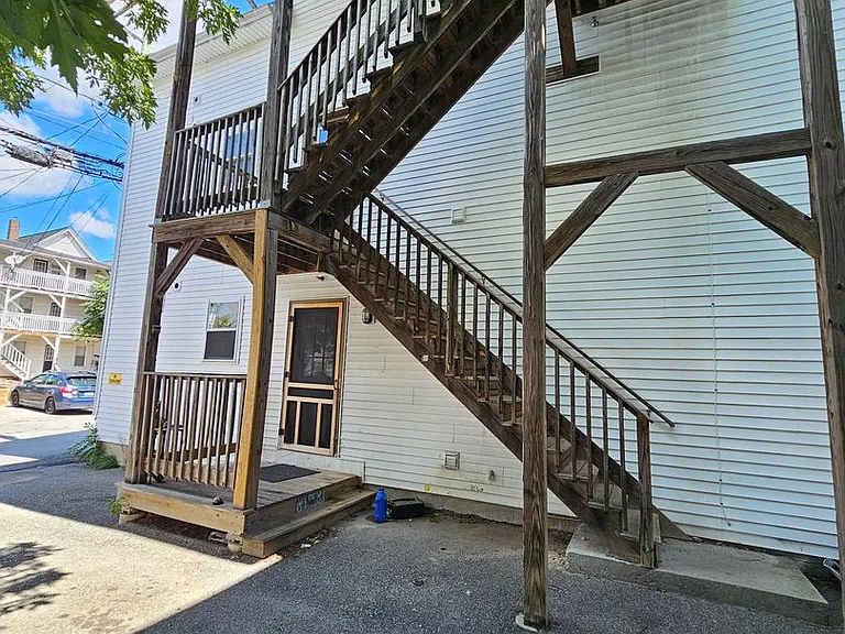 194-202 Auburn St — Photo 12