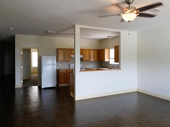 3rd image of 838 Derry Dr