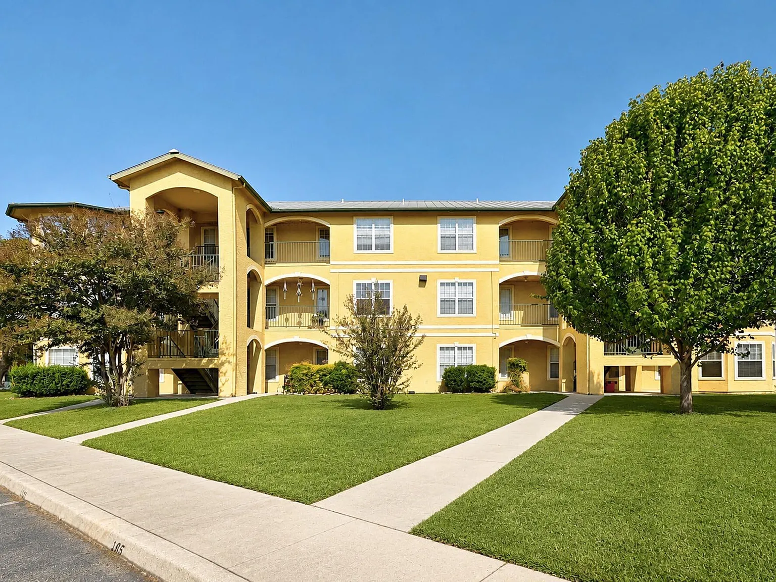 Northwood Luxury Apartments — Photo 4