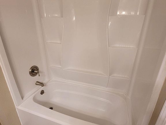 lower level Jack and Jill bathroom between bedrooms