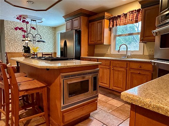 3rd image of 1030 Hanshaw Rd