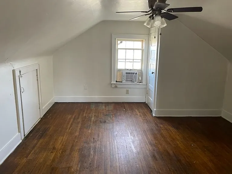 522 Mayfield St — Photo 2