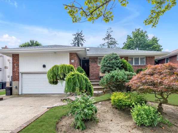 636 Diane Pl