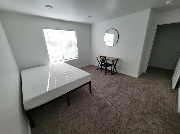 1061 E Dory Boat Rd, Saratoga Springs, UT 84045
