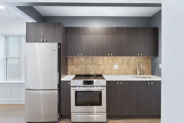 Rented by Safdie Realty Group | media 10